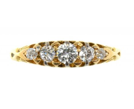 A FIVE STONE DIAMOND RING IN 18CT GOLD, BIRMINGHAM 1900, 2.1G, SIZE K++HOOP SEEMS MODIFIED AND STRETCHED