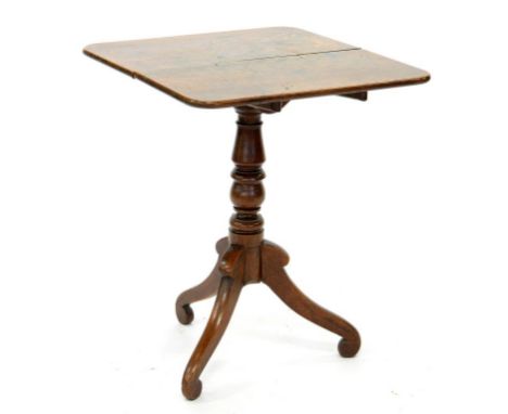 A VICTORIAN OAK TILT TOP TRIPOD TABLE, 69CM H