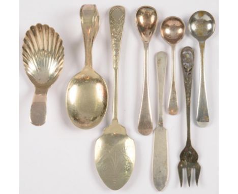 A GEORGE III SILVER CADDY SPOON WITH SHELL SHAPED BOWL, LONDON 1805 AND SEVERAL OTHER ITEMS OF SMALL SILVER AND PLATED FLATWA