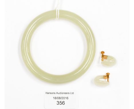 A pair of jade earrings with yellow metal screw fastening and a jade bangle (2) 