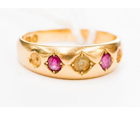 An 18 ct yellow gold ring, ruby set (a/f) approx 4.1grm