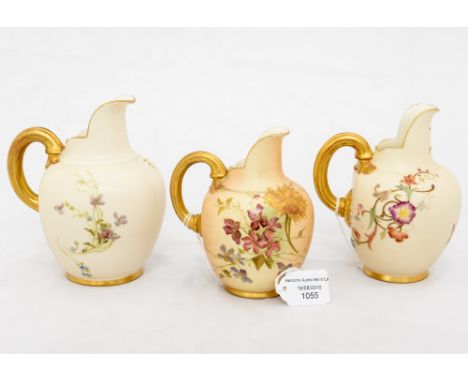 A graduated set of three Royal Worcester jugs, no.1094 (3)