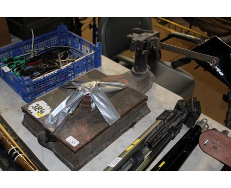 A set of scales with weights