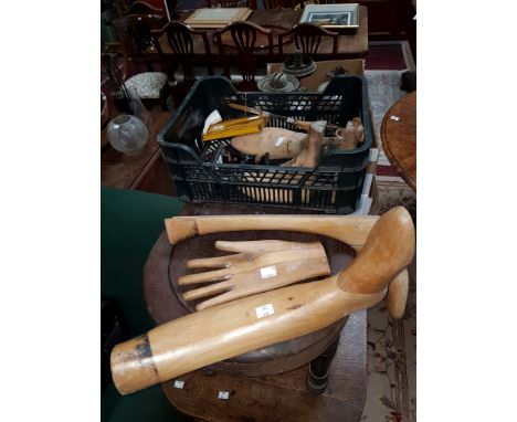 A COLLECTION OF VARIOUS OIL LAMPS, comprising one brass Corinthian style oil lamp; three brass oil lamps, a spare reservoir, 