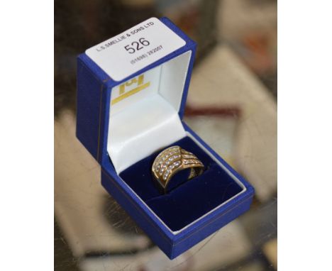 18 CARAT GOLD DRESS STONE RING - APPROX WEIGHT = 9.8 GRAMS     