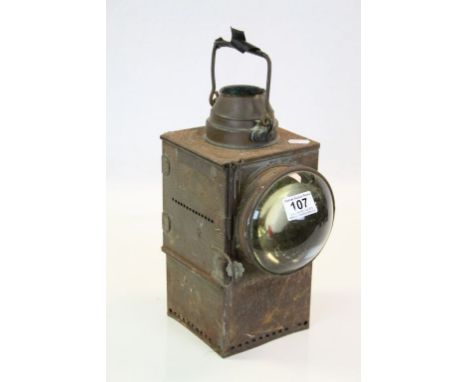 Vintage Railway type Lantern with convex glass lens and marked "BR(S)", measures approx 31cm tall, not counting carry handle 