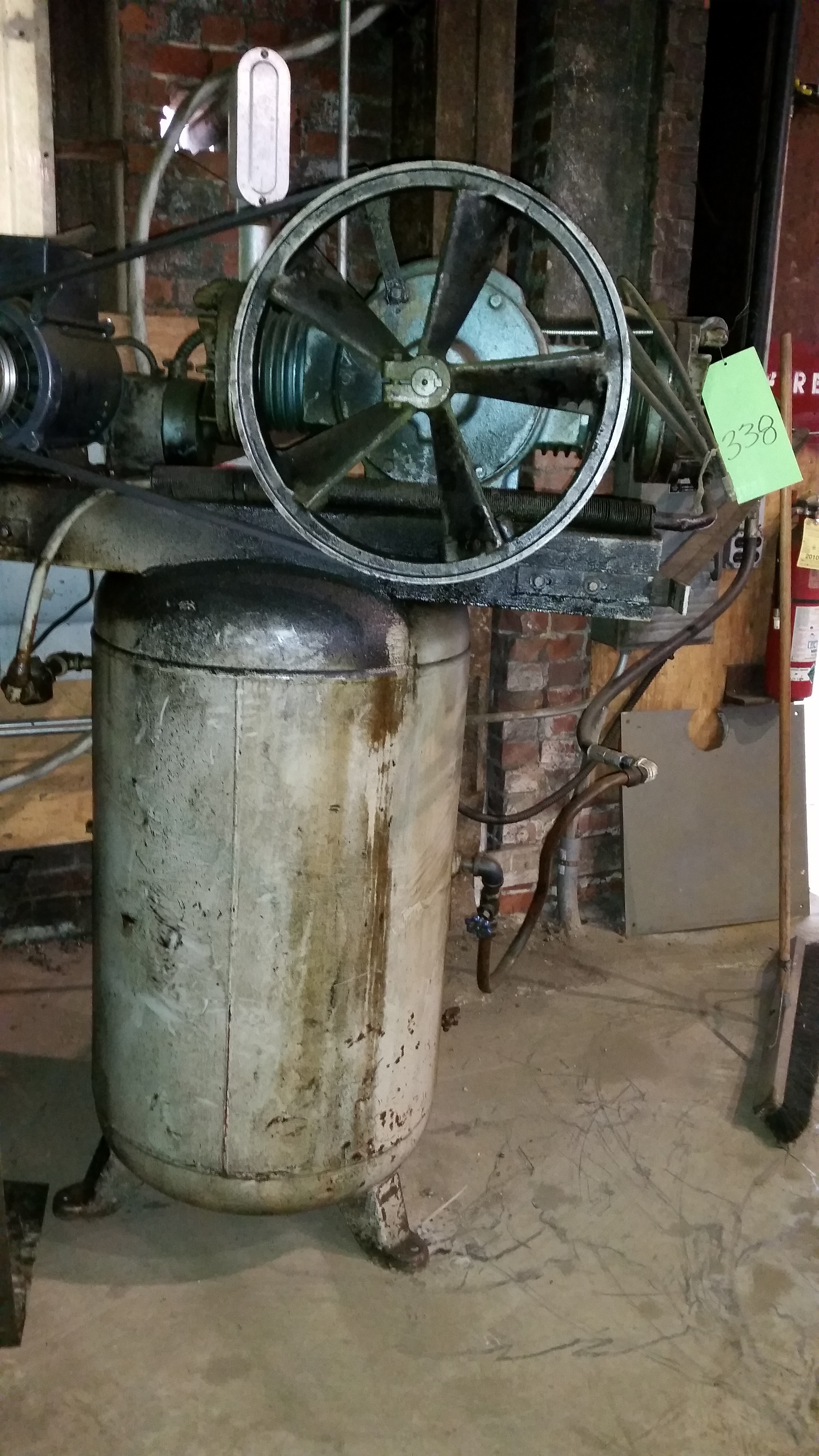 KEYSTONE AIR COMPRESSOR, VERT 80 GAL TANK