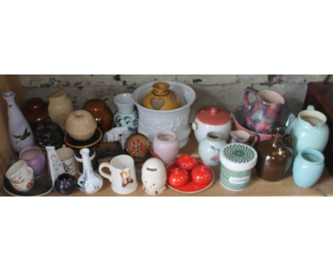 Approx. 35 pieces of mainly English pottery including CArlton Ware, Poole, and also with a few items of Govancroft.  