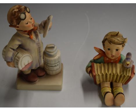 Hummel Goebel figures 'Little Pharmacist' 04 1955, 14cm and 'Lets Sing' 110/1 1939