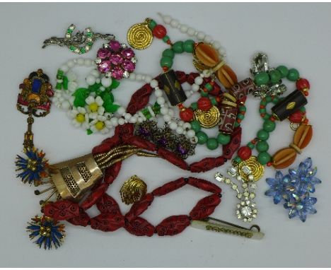 Vintage jewellery including necklaces, brooches and earrings