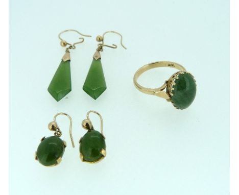 A New Zealand jade oval Ring, in 14kt, together with a pair of pendant matching earrings, in yellow gold, and another pair un