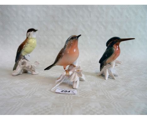Three Karl Ens ceramic bird figurines, a kingfisher and two others (the tallest 13.5cm).