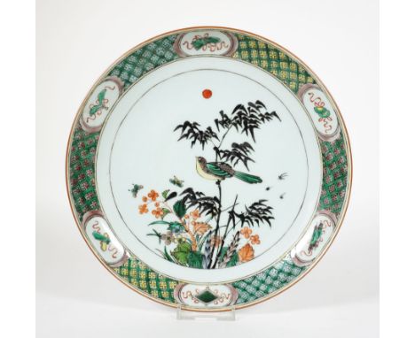 COUPTELLER, China, Porzellan,brauner Fadenrand, polychrome Emaillemalerei, in der Fahne Medaillons mit versch Motive ua Fäche