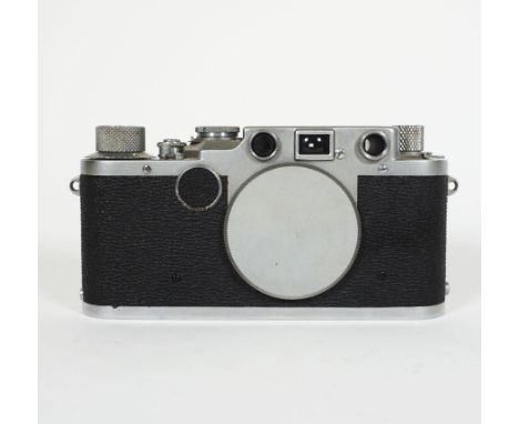 KLEINBILDKAMERA, Leica IIc, 1948-51,Herst. Ernst Leitz/ Wetzlar, Ser.Nr. 443393, Body, Mechanik gängig, keine weitere Funktio