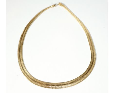 CHOKER/COLLIER, 1960er Jahre, milanaiseähnliche verlaufendeStäbchen teilsatiniert, Sicherheitsschloss, L 45cm, Beschau, ca. 3