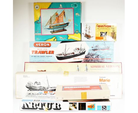 SCHIFFSMODELLBAUSÄTZE, Konvolut von 6,bestehend aus: 3x Herst. Steingräber: Fischtrawler Marie (New Maquettes - Le Marignan) 