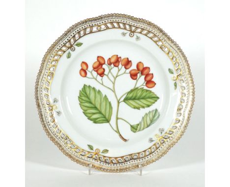 MENUETELLER, Porzellanmanuf. Royal Copenhagen,Flora Danica, "Lorbus scandica Fr.", Dm. 25,5 cm, grüne Stempel- und blaue Well