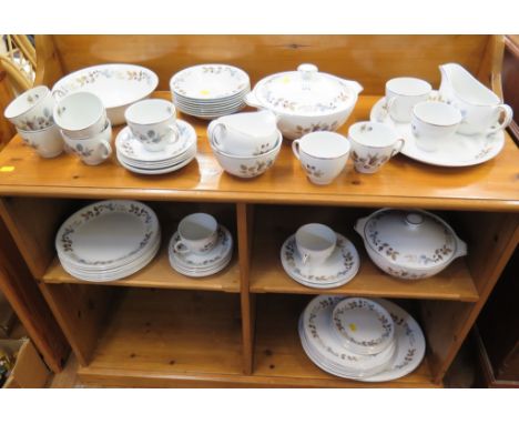 Alfred Meakin Clo-White tea and dinner service with Autumnal foliate border (63 pieces)