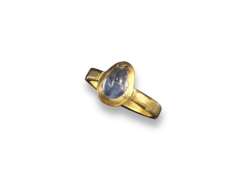 A Rennaissance, probably Richard II, sapphire-set gold ring, the pear-shaped cabochon sapphire is set in a plain yellow gold 