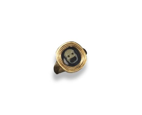 A niccolo cameo mounted gold ring, the first century Roman cameo depicting a theatrical mask with gaping mouth. 18th century 