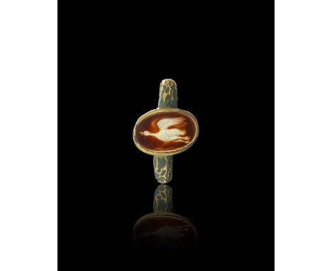 A carved oval two-colour intaglio-mounted gold ring, the Hellenistic intaglio, 2nd century BC, depicting a goose in flight. T