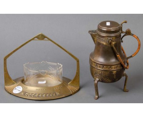 Jugendstil-Anbietschale und Art Déco-Kranenkanne. Wohl WMF um 1900-1920. Metall, teilw. reliefiert, H=18,5 / 24,5 cm.