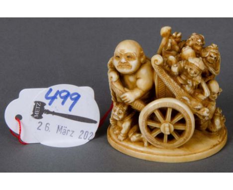 Netsuke. Japan. Elfenbein, geschnitzt und graviert, am Boden sign., H=5 cm.