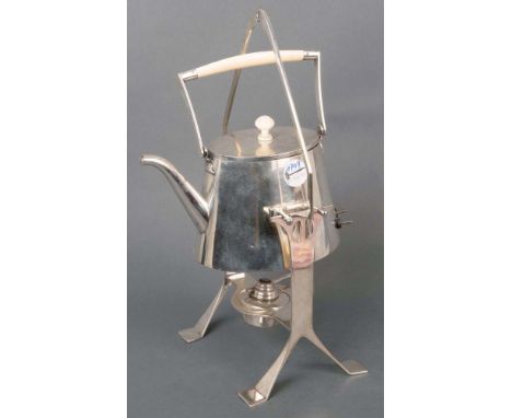 Heißwasserkessel mit Elektroanschluss. Wien, Entwurf Jutta Sika (1877-1964). Auf Gestell stehend, herausnehmbar. Am Boden gem