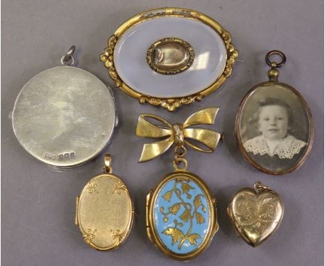A Victorian oval opaline brooch with plaited hair locket to centre, in gilt metal mount (with fault); a 9ct gold oval pendant