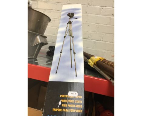 CAMERA TRIPOD