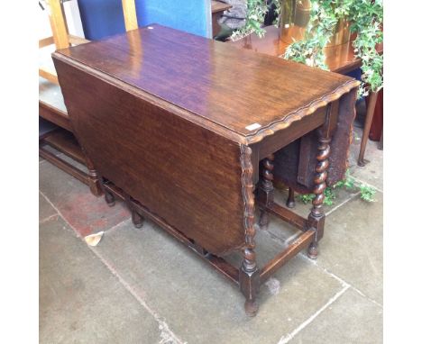 A 1920S OAK BARLEY TWIST GATE LEG TABLE L105CM MIN D53CM H76CM