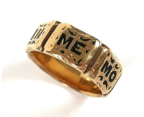 A Victorian 18ct yellow gold mourning ring, formed of six panels inscribed in black enamel 'In Memory Of' to the outside, mak