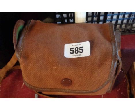 A 1950's Coronet F-20 camera and small canvas bag