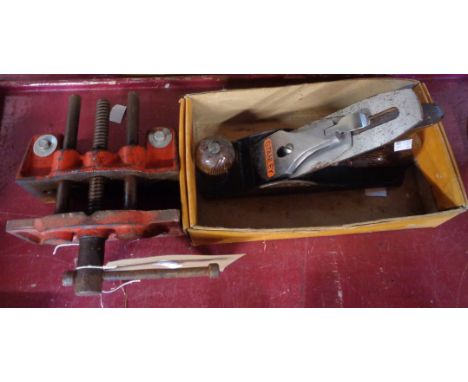 A boxed Stanley No.4 plane - sold with a Rededa No.30 bench vice