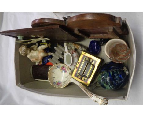 A small box containing a quantity of collectables including putti, snuff box, glass, etc. - various condition