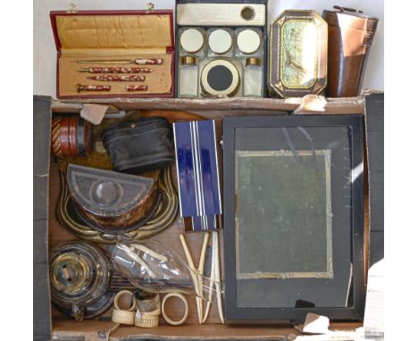 Miscellaneous bygones, 19th and 20th c, including a glass oil lamp, 28cm h, Victorian cased binoculars, leather cased horn be