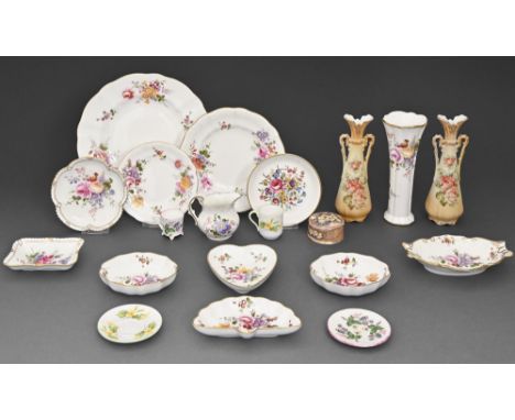 Miscellaneous Royal Crown Derby Posies pattern trinket dishes and teaware and other decorative porcelain, 20th c, various siz