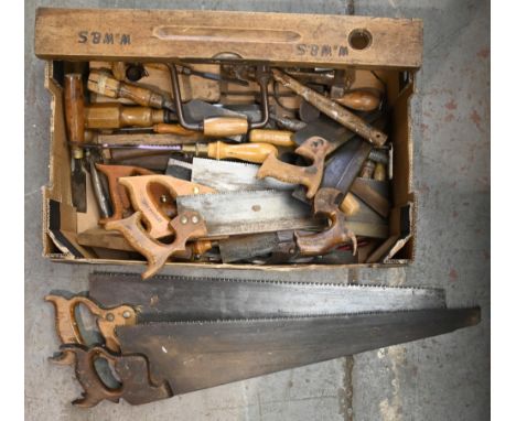 Miscellaneous woodworking tools, early 20th c and later, including saws, chisels and bit brace, etc  