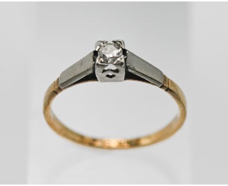 An 18ct gold diamond ring, approx 1.47g, size H.