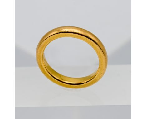 A 22ct gold wedding band ring, approx 8.46g, size M.