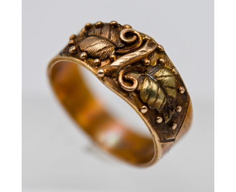 An 18ct yellow gold two tone colour ring, approx 6.7g.