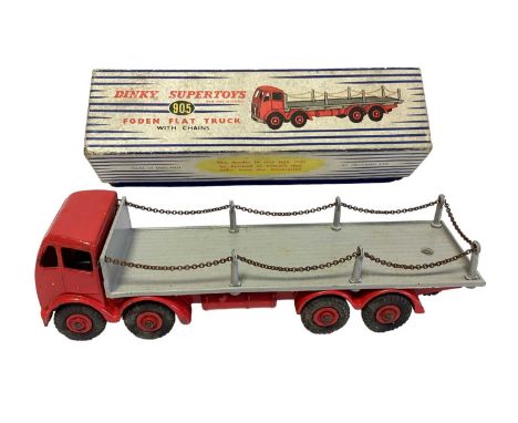 Dinky Supertoys diecast vehicles including Foden Flatbed Truck with chains No.905, Blaw Knox Heavy Tractor No.963 (tracks per