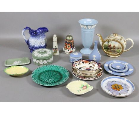 A tray lot of collectable china to include Wedgwood, Masons and Crown Devon examples.