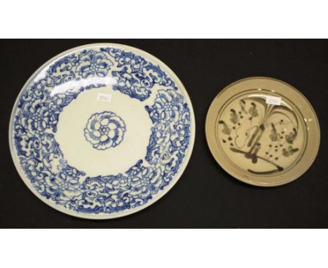 Two various Chinese ceramic plates including: painted ceramic plate, 15.5cm approx); and blue and white painted serving plate