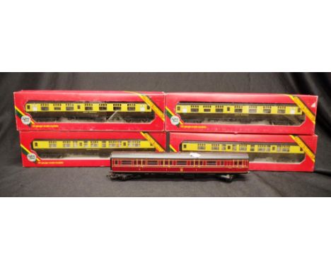 Four Hornby 00 Scale carriages - Boxed R.931 G.W.R Coach Composite together with an unboxed 2640