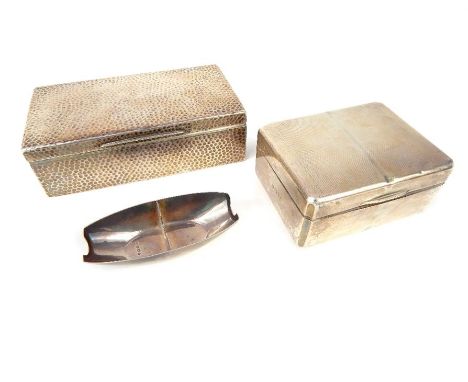 A hammered silver wood lined rectangular cigarette box, Thomas Johnson II London 1886, 16  x 9 x 5cm, with a small silver eng