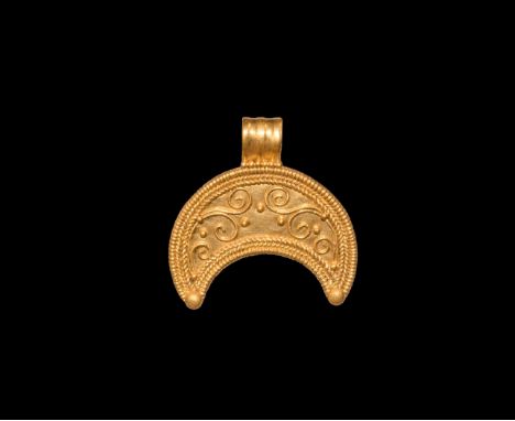 2nd-3rd century AD. A gold crescent pendant with applied ribbed loop, granule finials, beaded wire rim, ropework and filigree