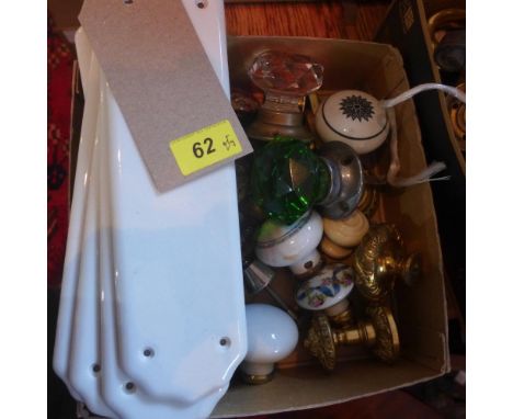 A collection of various 19th and 20th Century painted ceramic door knobs and door plates (qty) 