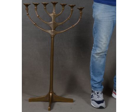Designer-Chanukkaleuchter. Deutsch 20. Jh. Bronze, H=84,5 cm. **