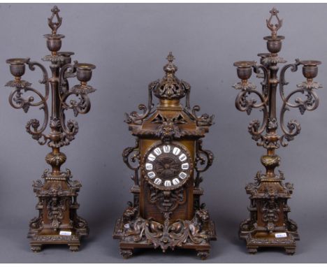 Dreitlge. Kaminuhren-Garnitur. Frankreich 19. Jh. Bronze, reich reliefiert und durchbrochen; Kaminuhr: H=46 cm, B=17 cm, T=25